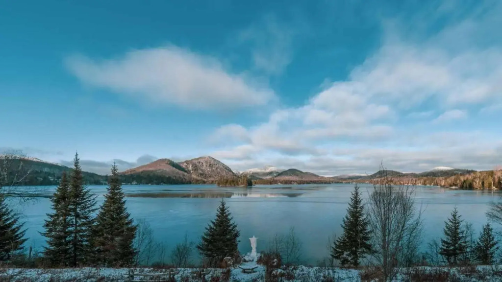 Deluxe Suite - View on Lake & 6 Min from Tremblant Versant Nord