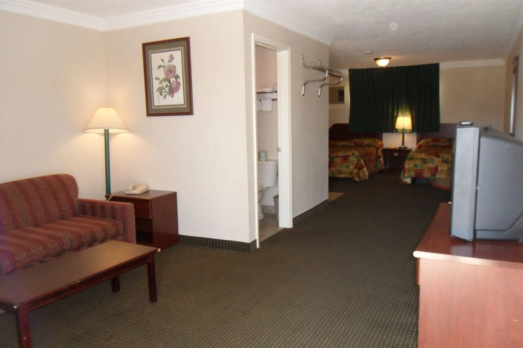 Deluxe Inn Motel
