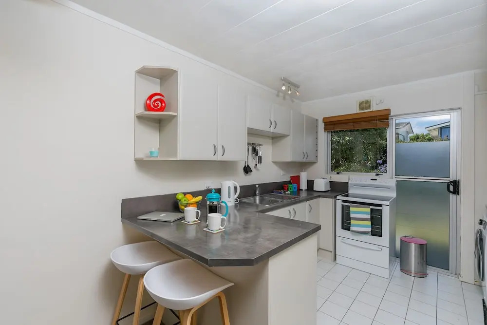 Super 2 bed flat in Remuera