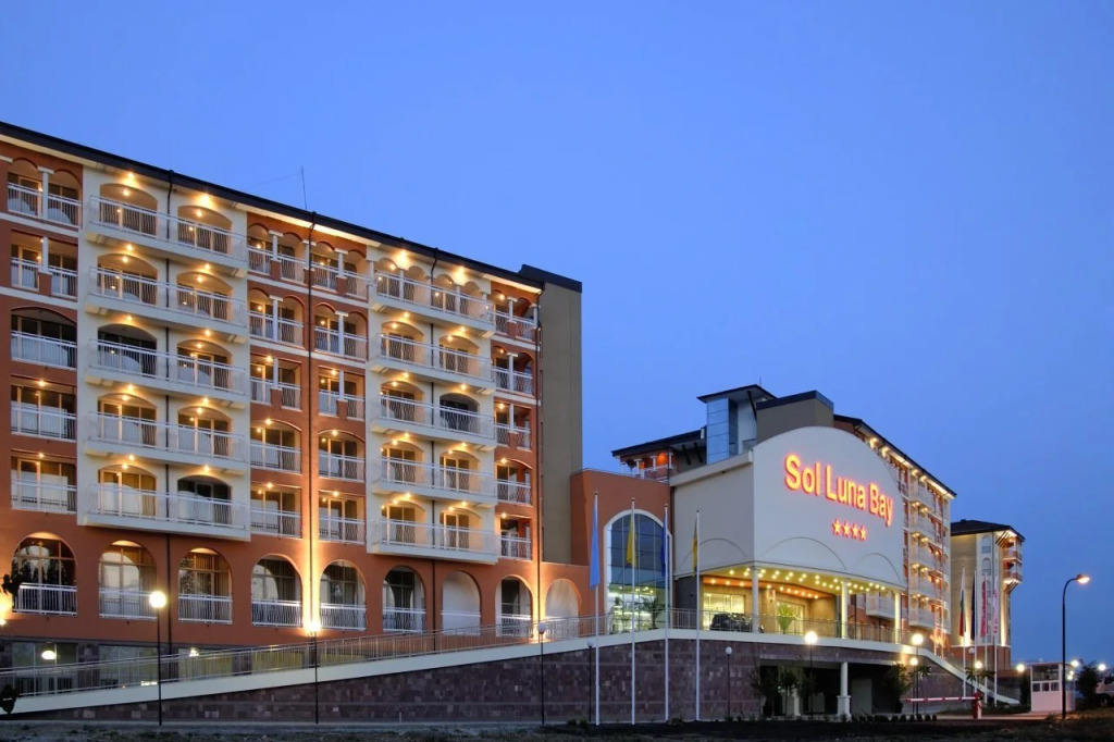 Sol Luna Bay Resort
