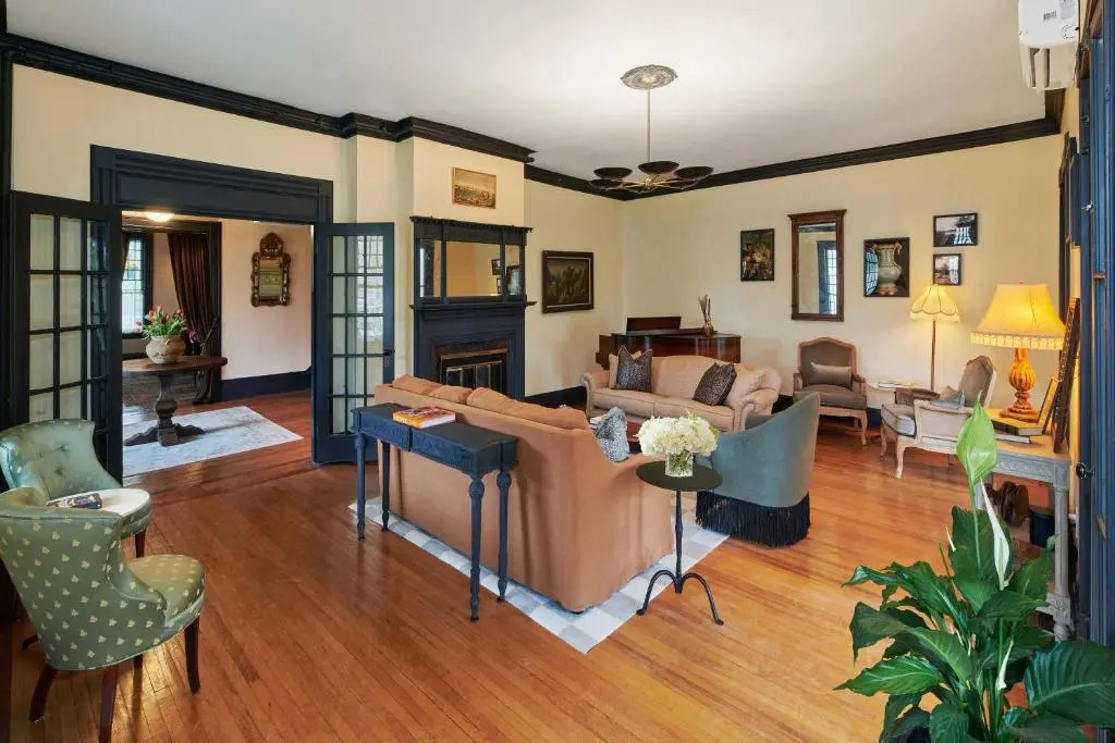 Hideaway Inn Lenox