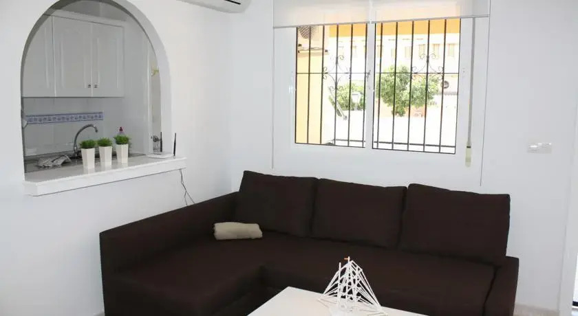 Stylish Poolside Retreat Near Villamartin Plaza - Casa Fre