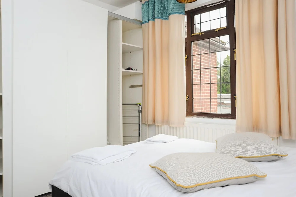 Coventry Deluxe Rooms by Paymán Club