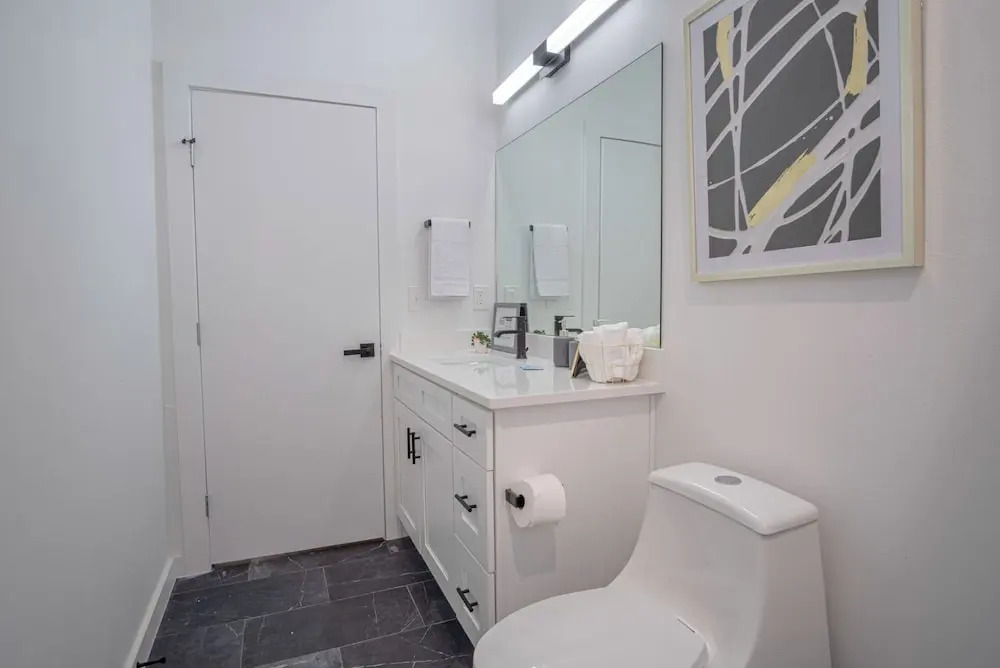 Gorgeous 3 BR 2 BA Near Amazing Downtown