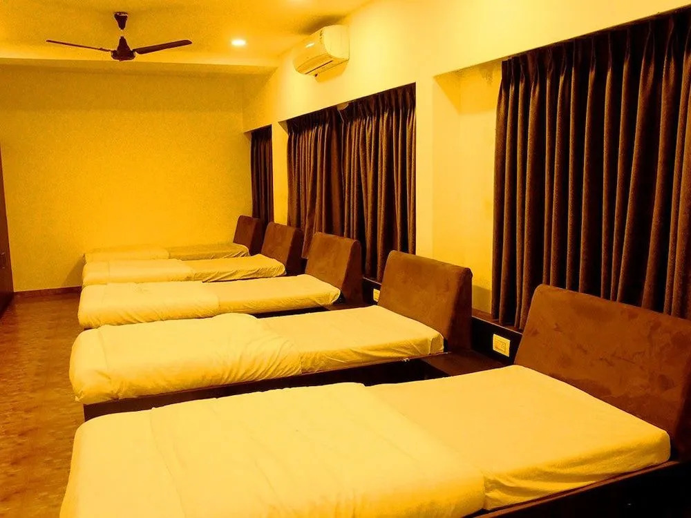 Hotel Ashray