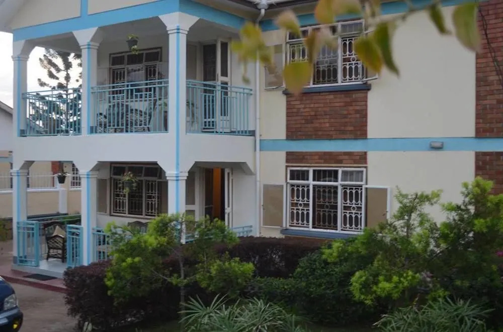 African Roots Guesthouse Entebbe
