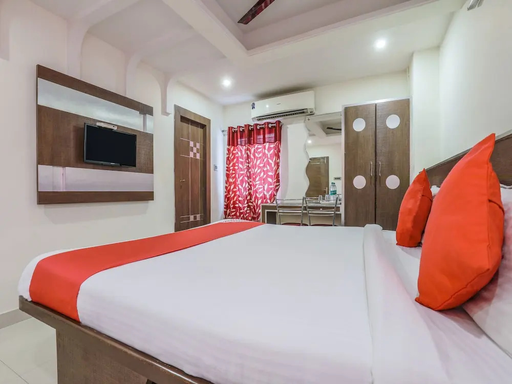 Madhura Inn