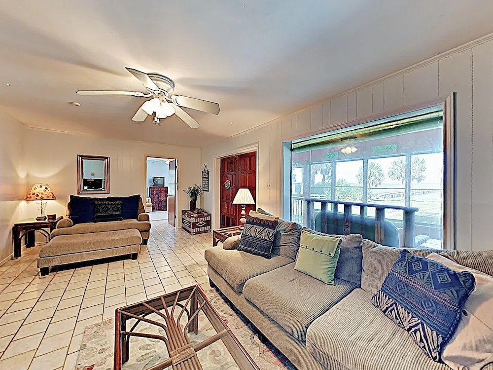 Private Beach Direct Water Views 4BR by RedAwning
