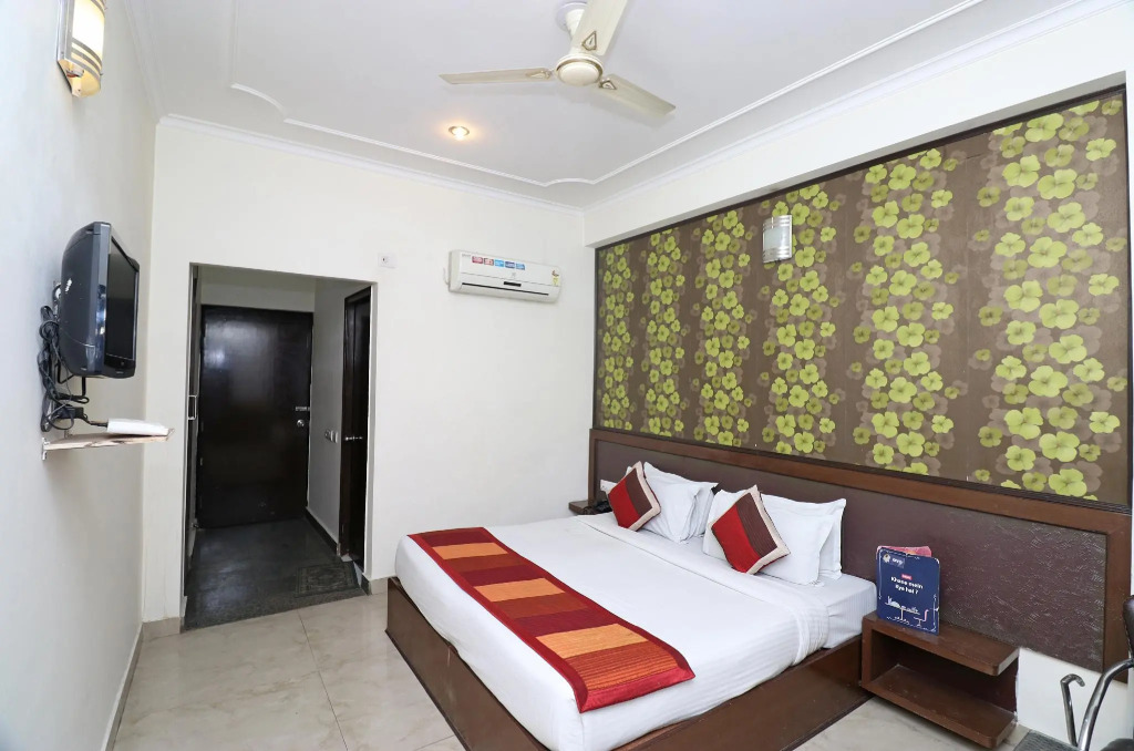OYO 1988 Hotel Galaxy
