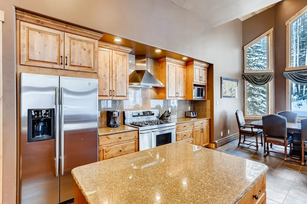 Luxurious All-suite Ski W/ Hot Tub 5 Bedroom Duplex