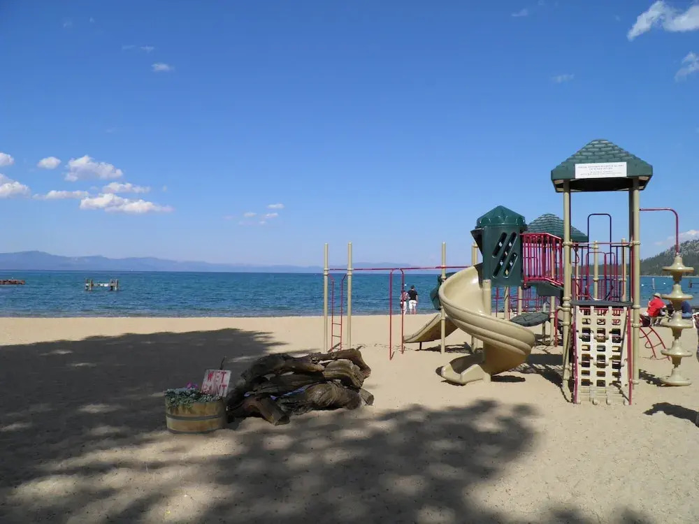 Hot Tub, Private Beach Access,walk to Everything