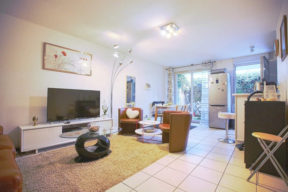 Bright apt With Garden and Parking Near Lyon