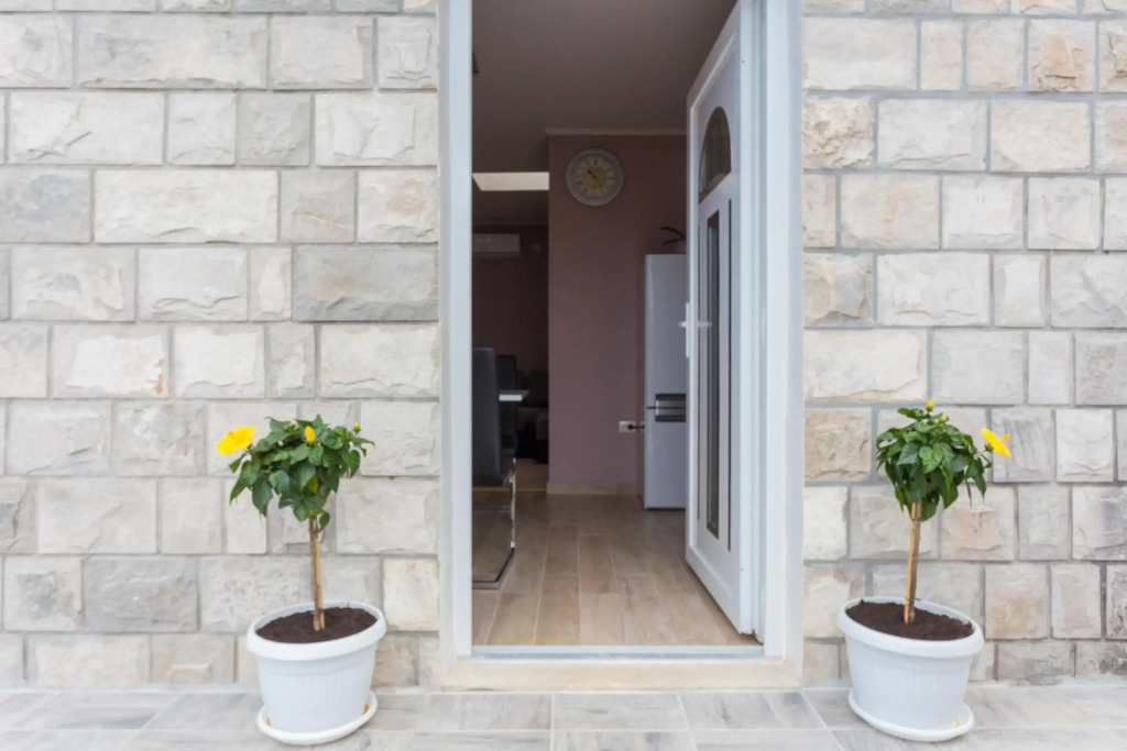New apartment with terrace and sea view