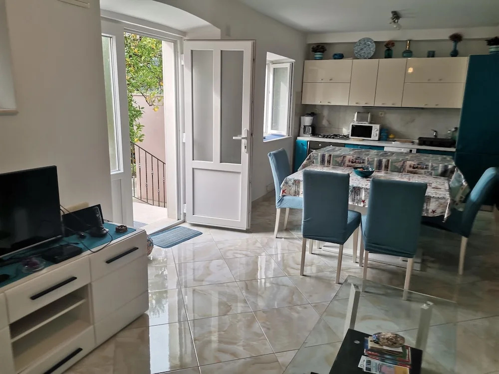 Beautiful 3-Bed Villa in Zaton Mali