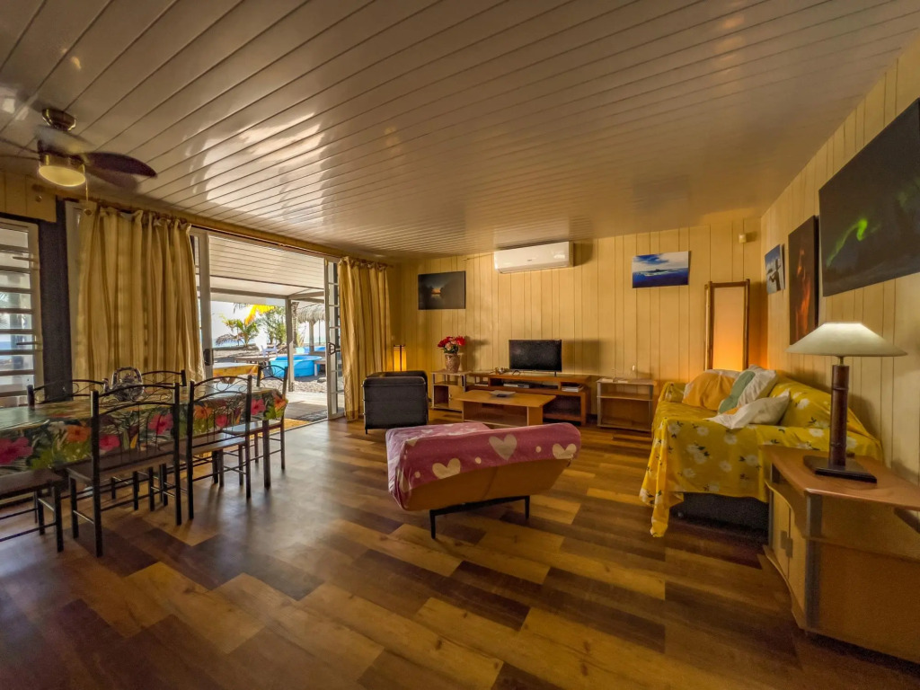 TAHITI - Taharuu Houses Surf & Beach