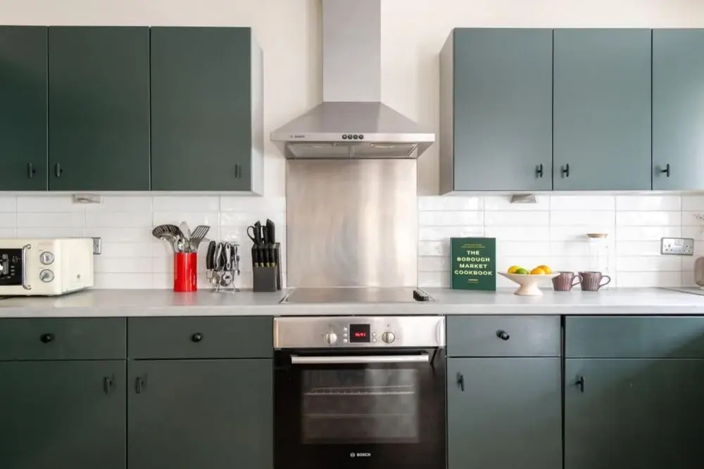 The Bow Mews - Modern Bright 2bdr Apartment With Patio