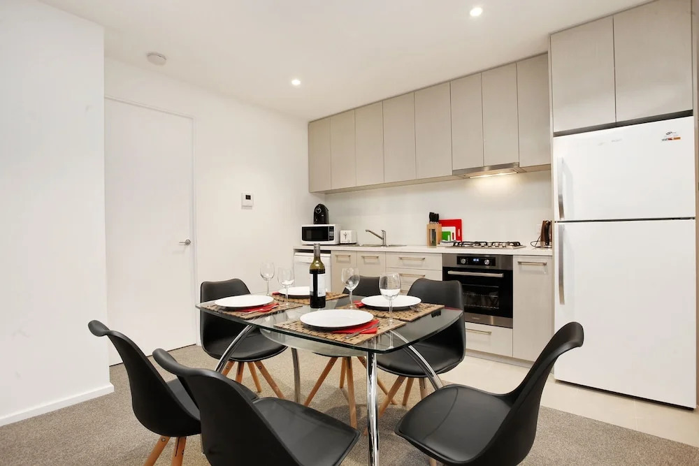 StayCentral on Lonsdale