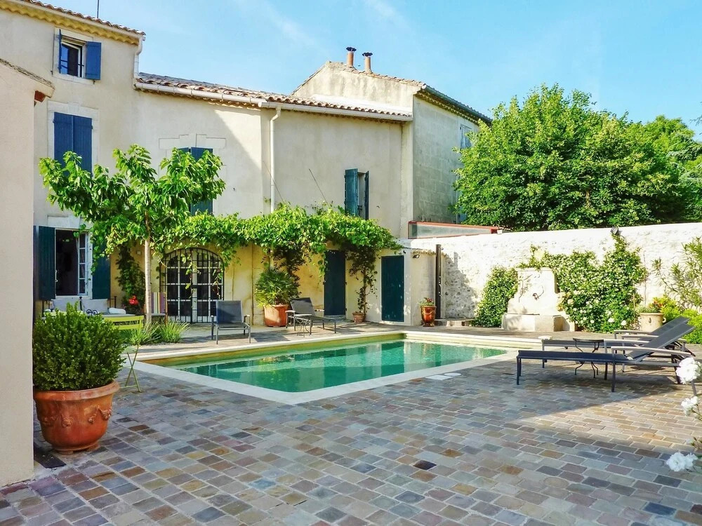 House With 4 Bedrooms in Mollégès, With Wonderful Mountain View, Priva