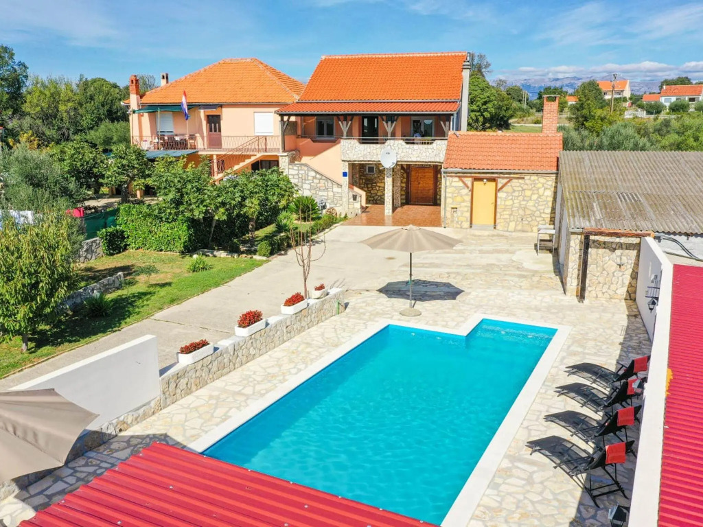 Villa in Poličnik with Pool near Zadar