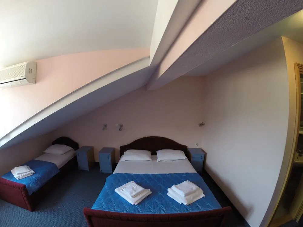 Hotel Lav