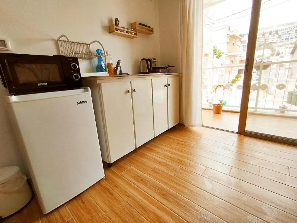 Sabbah's apartment couple