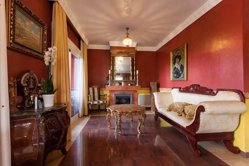 Majestic Villa by the Beach Heated Private Pool & Jacuzzi