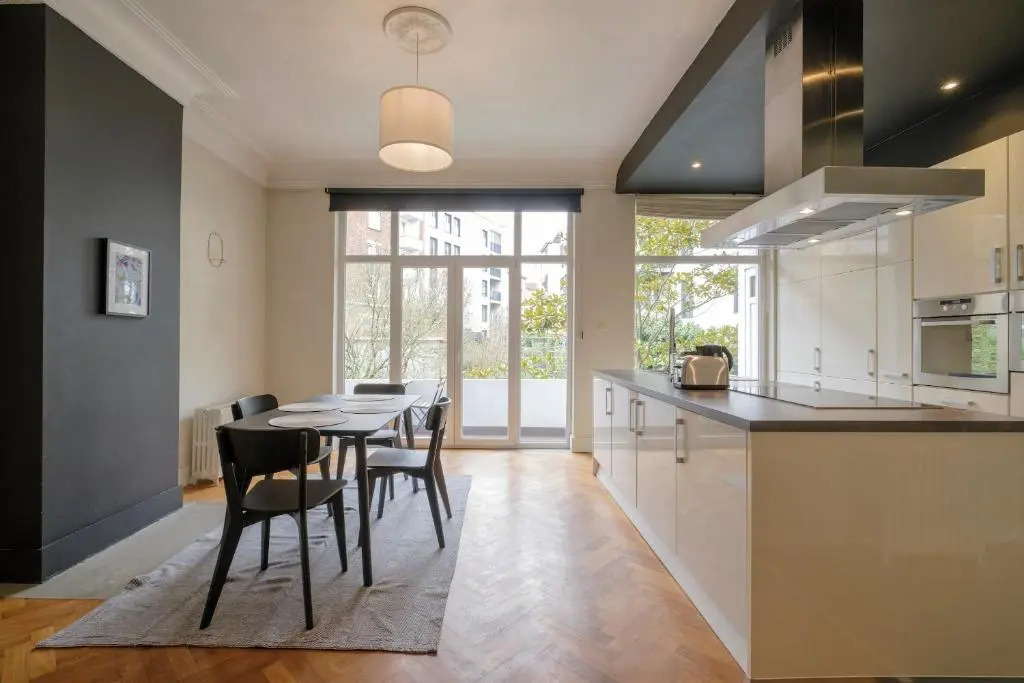 Bright 1 bedroom flat near European Institutions