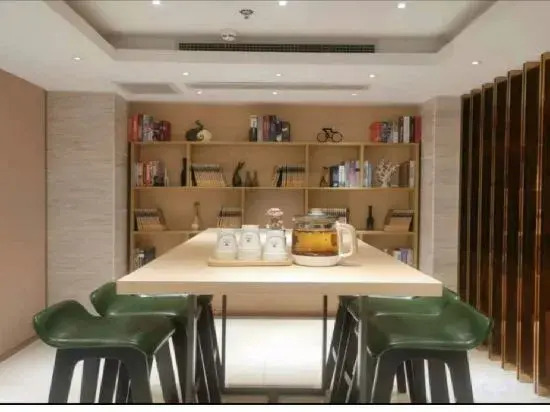 Vienna Classic Hotel (Chongqing Ranjiaba Subway Station)