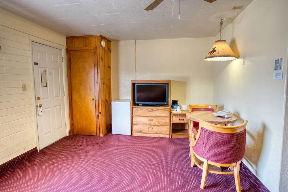 Kiva Motel