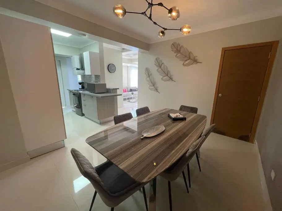 City View 2Br Downtown Stylish Sleeps 4 +WiFi+ Gym
