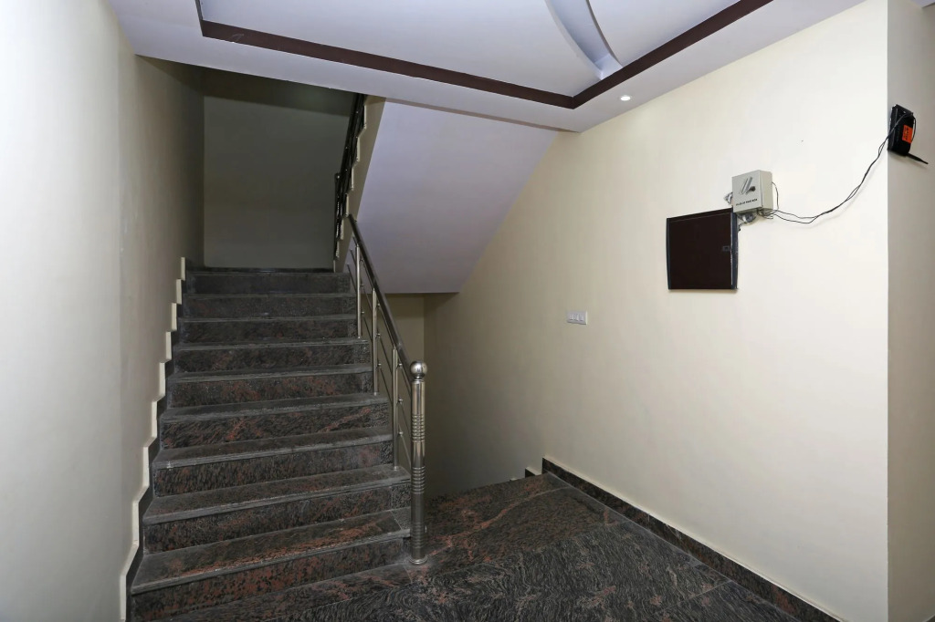 OYO 8462 Hotel Galaxy