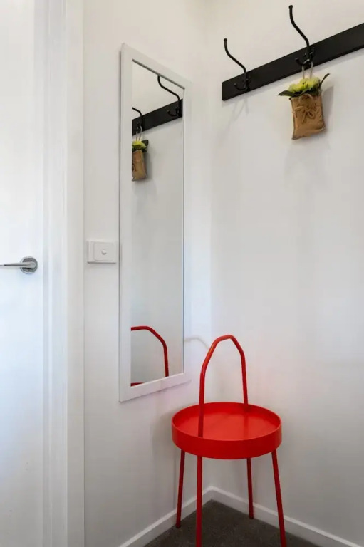 Snug 2-bed Townhouse Near Bustling Shops