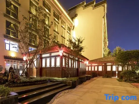 Ruijing Hotel (Wuhan Guiyuan Temple Zhongjiacun Subway Station Store)