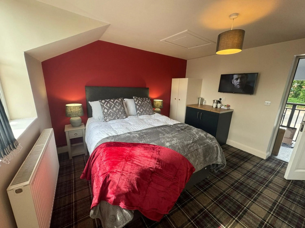 The Prince Albert Pub & Hotel with onsite FREE PARKING 2 minutes from Legoland
