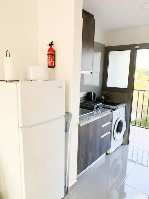 Spacious studio - short walk from Nissi beach!