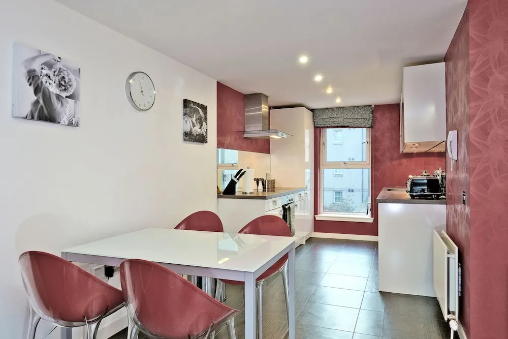 Trendy Home in Aberdeen