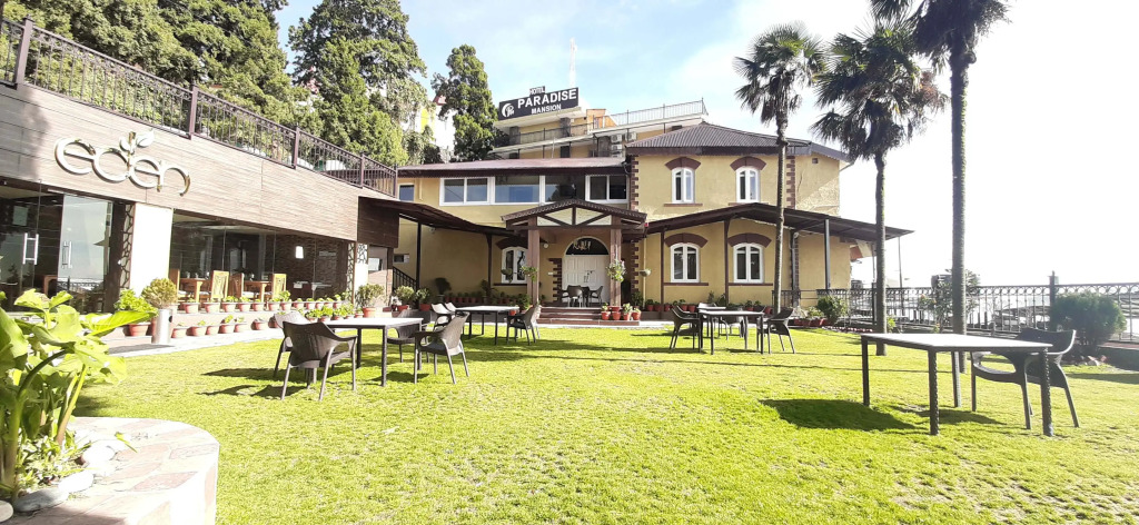 OYO 11839 Hotel Paradise Mansion