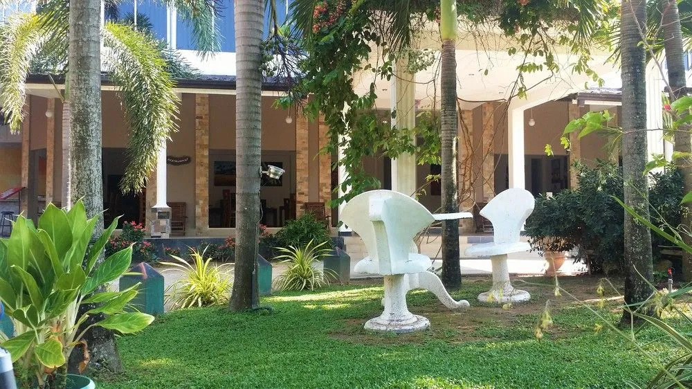 Maple Leaf Hotel