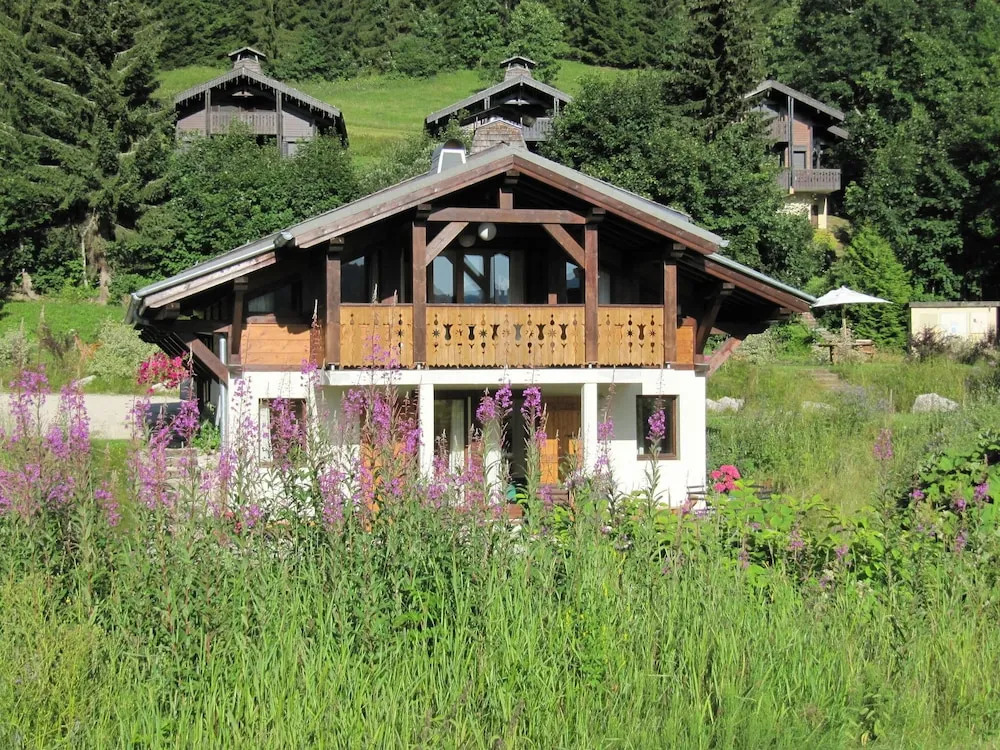 Cozy Chalet in Les Gets with Sauna