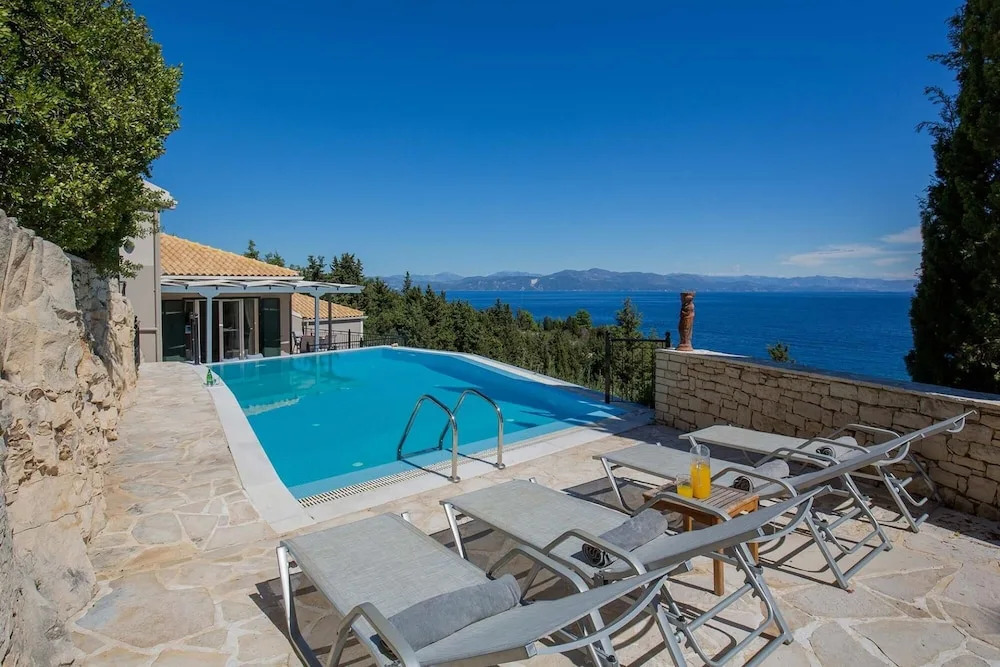 Danai Villa - Charming Escape With Oceanside Views