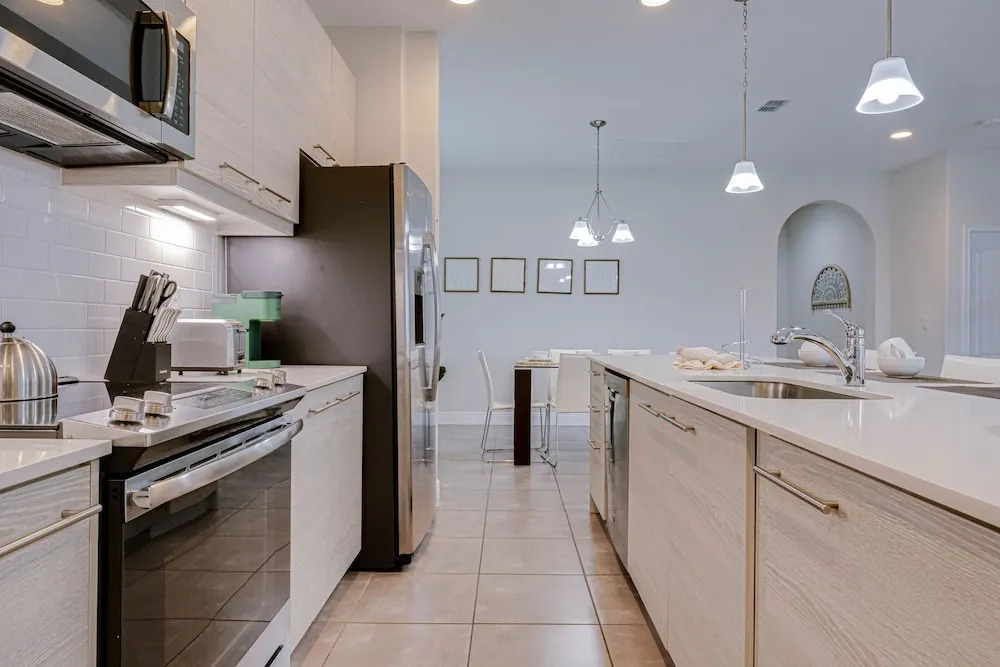 Balmoral Resort-198kb 4 Bedroom Home by RedAwning