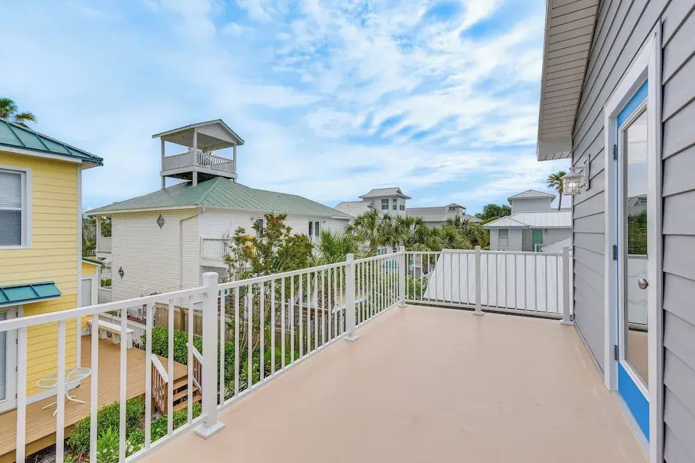 Grand Destin Getaway - Walk a Block to the Beach!