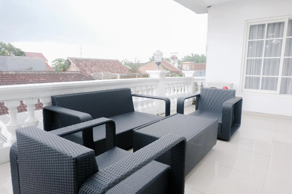 OYO 696 Hasanah Guest House Syariah De Saphire