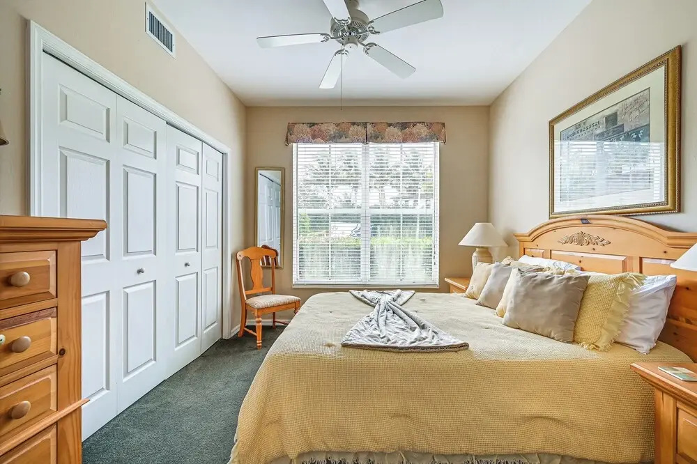 Naples Condo w/ Pond Views & Patio - Near Golf!