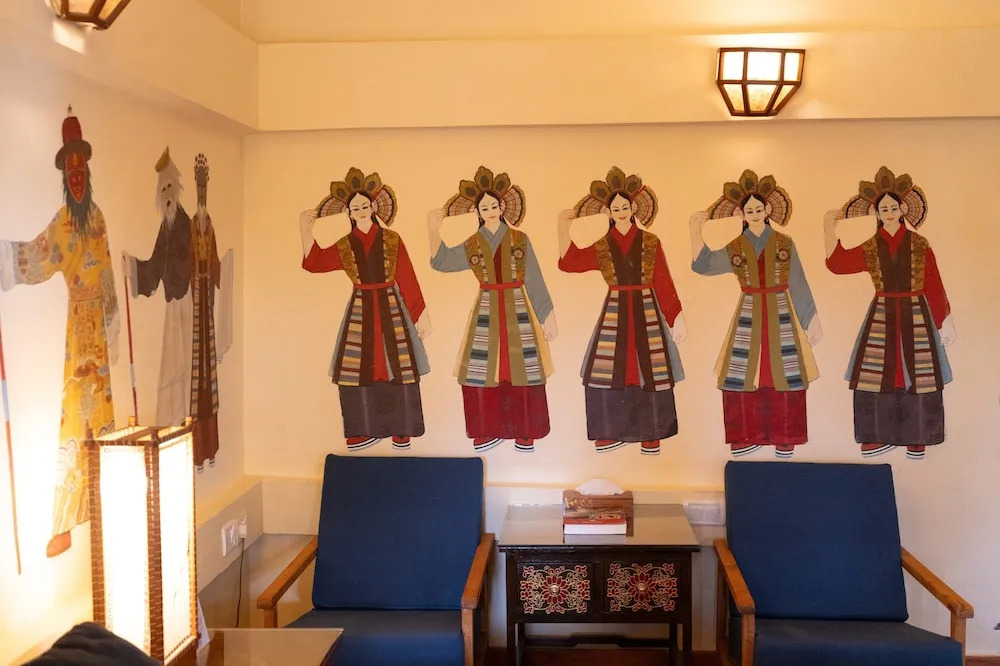 Chonor House