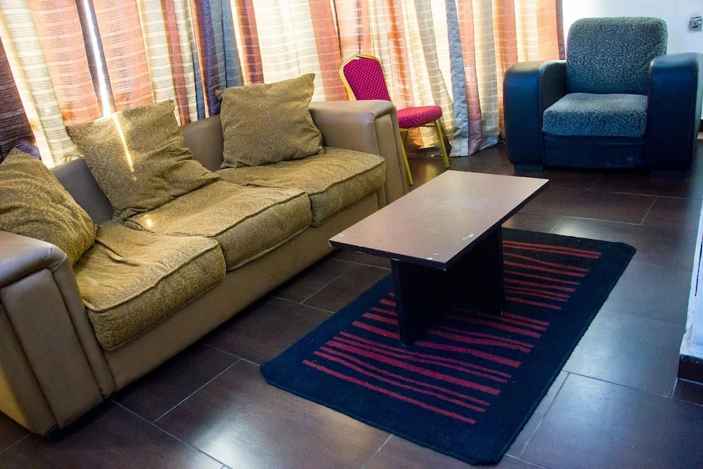 Emglo Suites