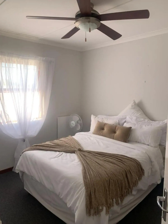 5 bedroom home in Langebaan, located close to Club Mykanos and Laguna Mall