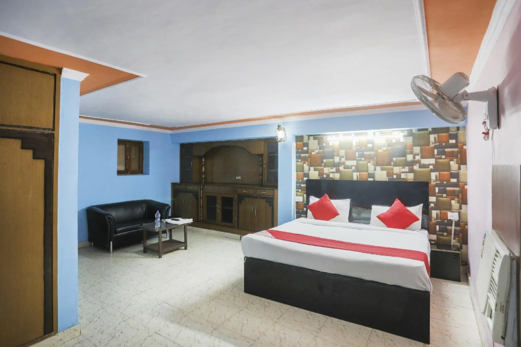 OYO 74656 Hotel Quadis