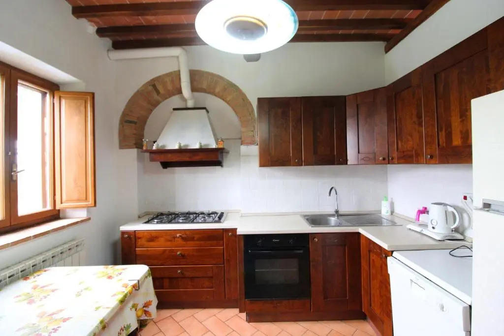 Stunning private villa with private pool, WIFI, TV, pets allowed and parking, close to Montepulc