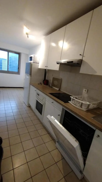 5 mn (450 m) walk Metro/La Defense/3BR/8Pers